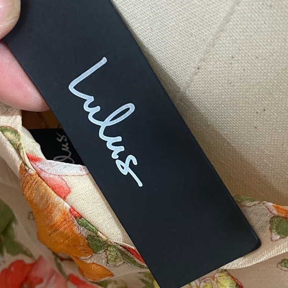 Lulu’s Start of Something New Beige Floral‎ Print Wrap Maxi Dress Sz Lg - Picture 9 of 16